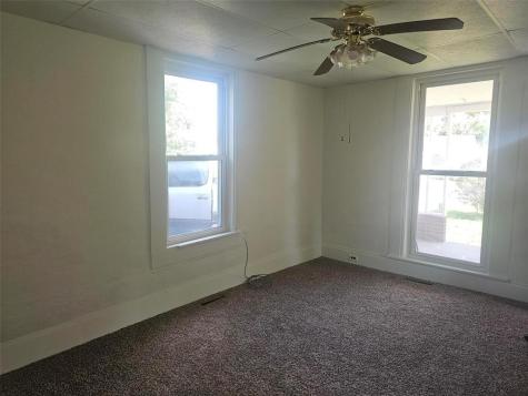 1105 5th Street E Vinton IA 52349
