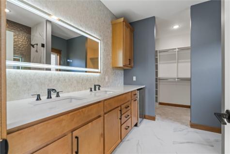 5512 Seminole Valley Trail NE Cedar Rapids IA 52411
