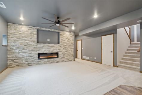 5512 Seminole Valley Trail NE Cedar Rapids IA 52411