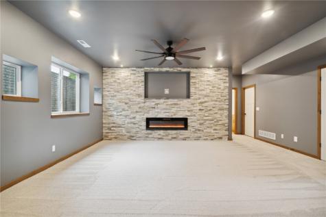 5512 Seminole Valley Trail NE Cedar Rapids IA 52411