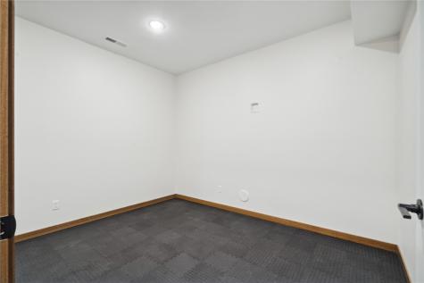 5512 Seminole Valley Trail NE Cedar Rapids IA 52411