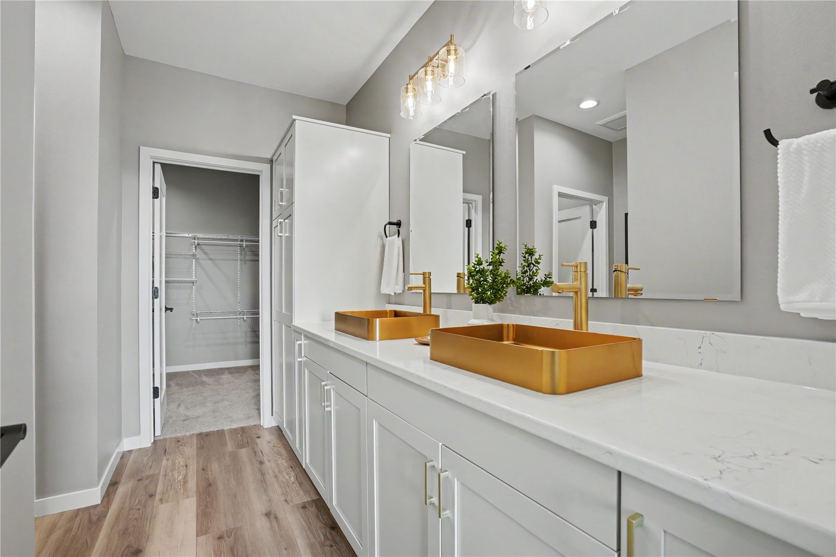 241 Howard Avenue NW Swisher IA 52338