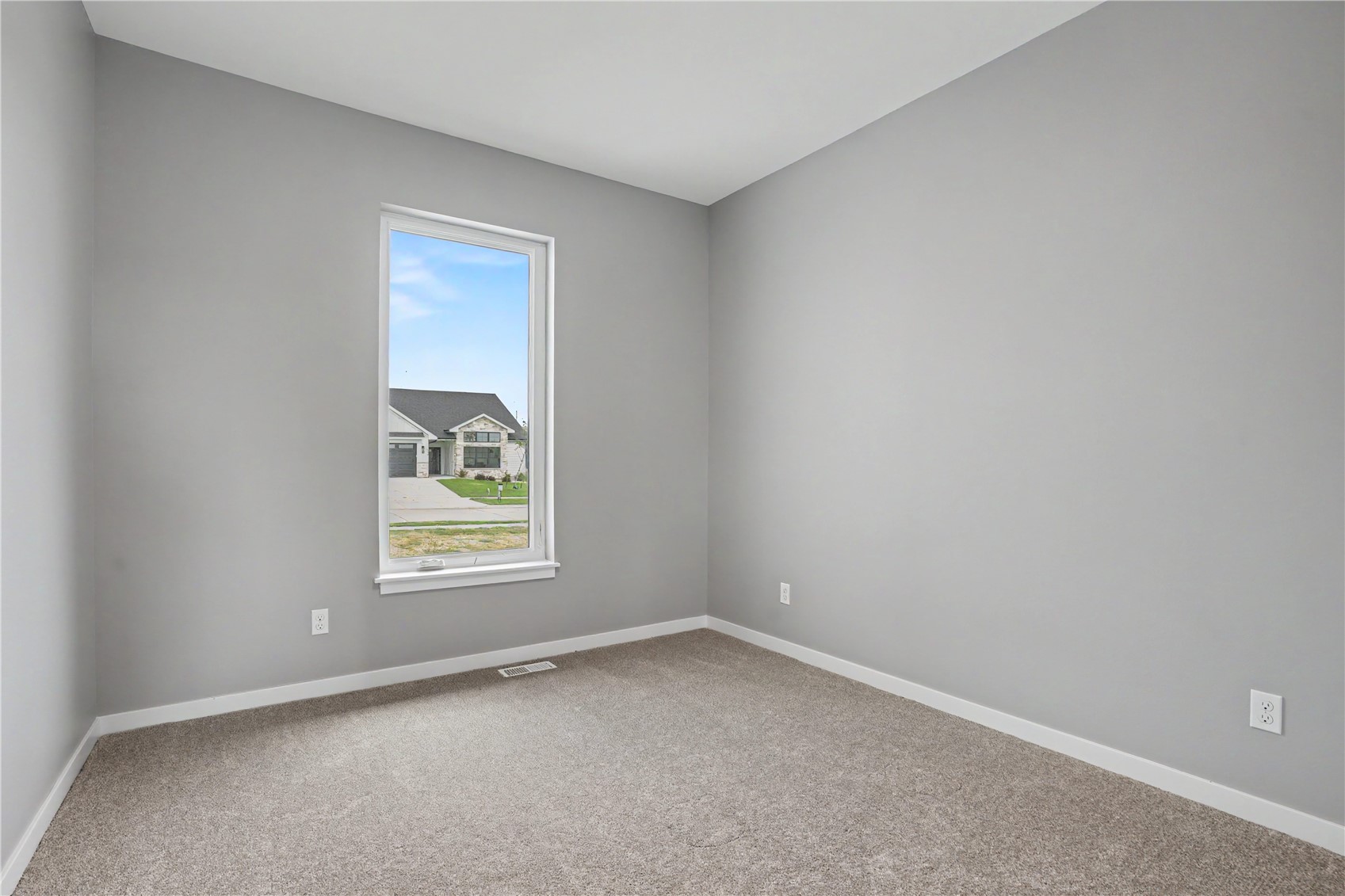 241 Howard Avenue NW Swisher IA 52338