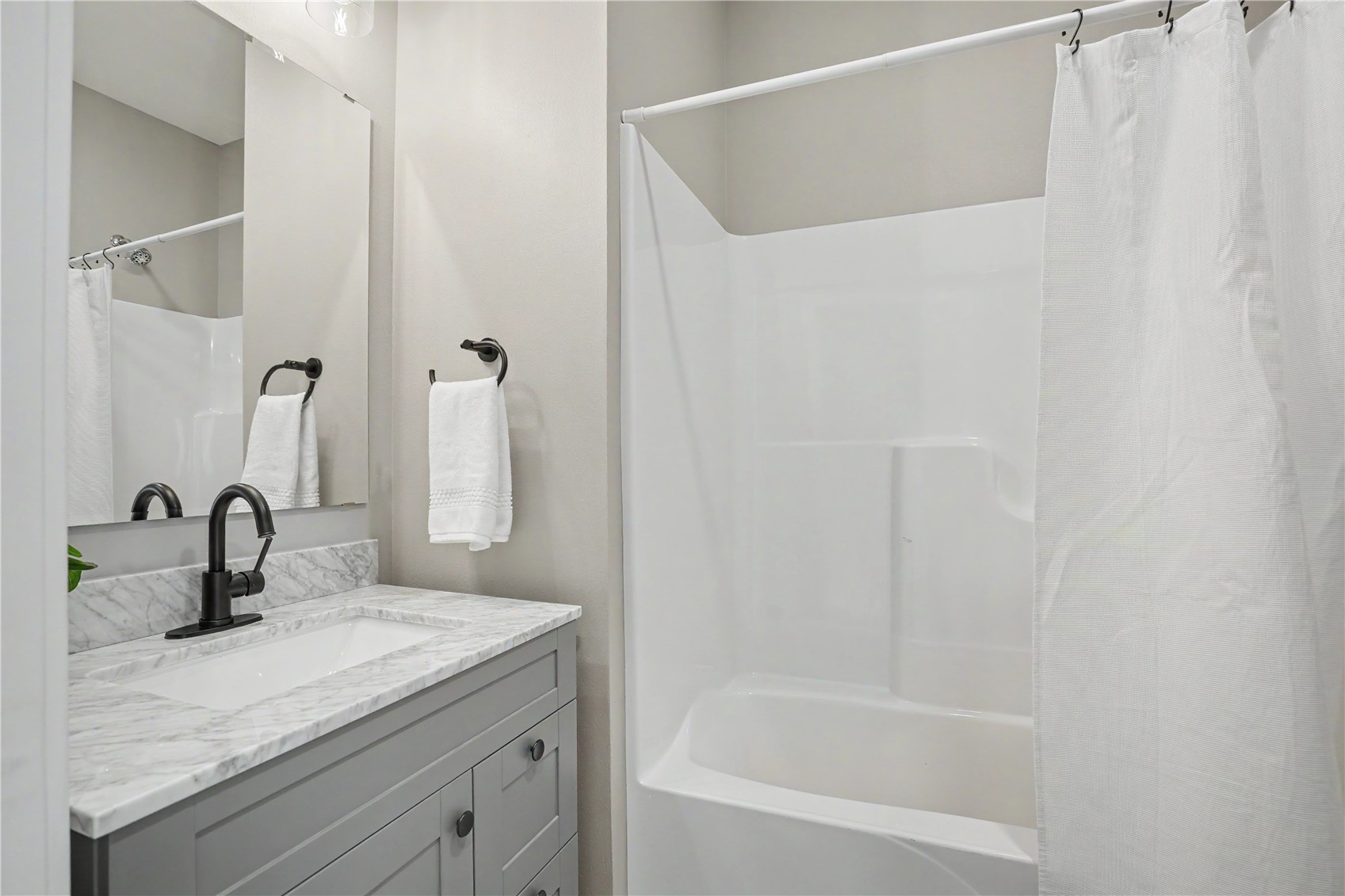 241 Howard Avenue NW Swisher IA 52338