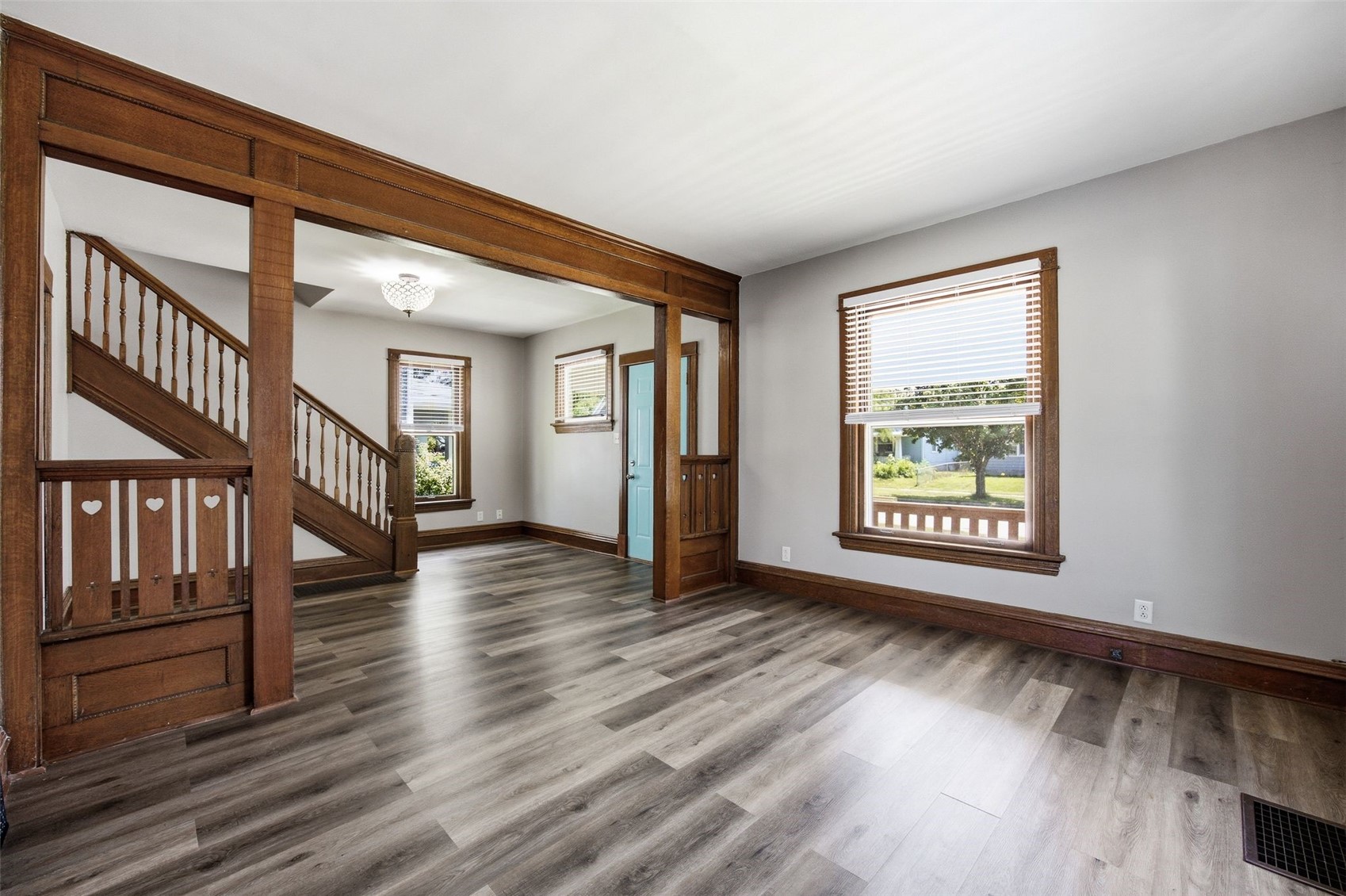 Cedar Rapids IA, 1546 6TH Avenue SE