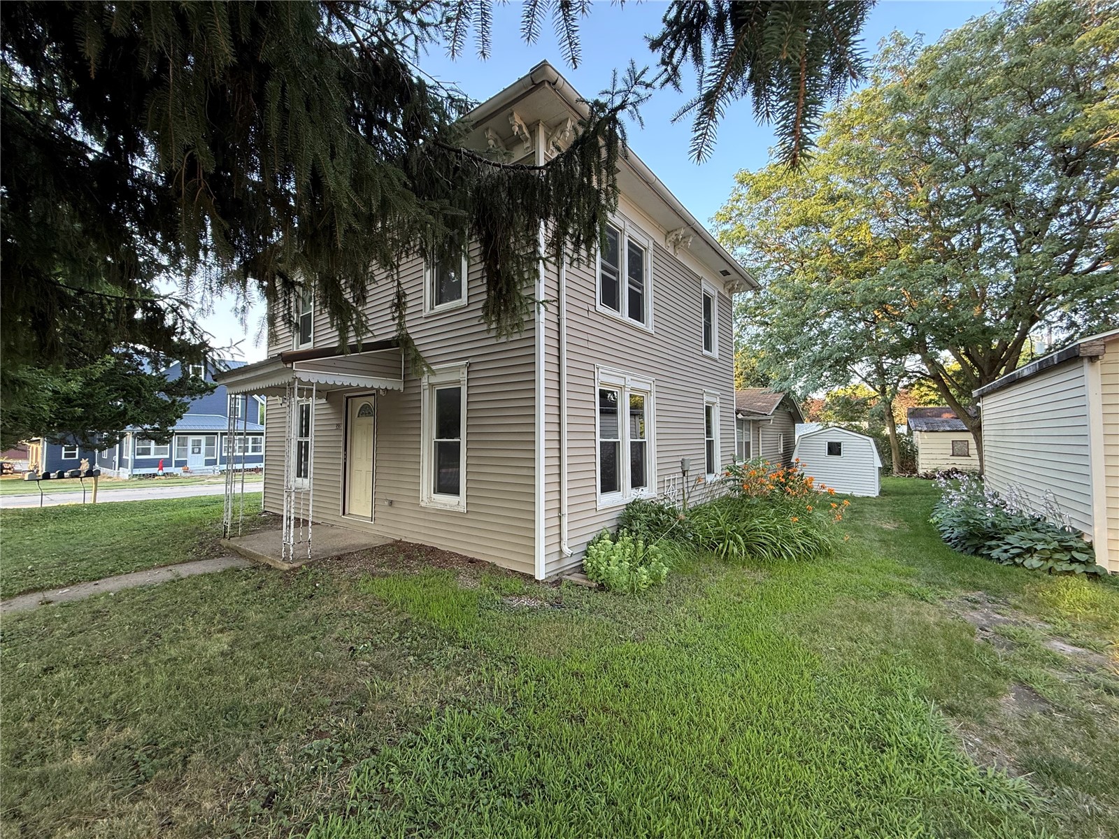 355 N 2nd Street Winthrop IA 50682