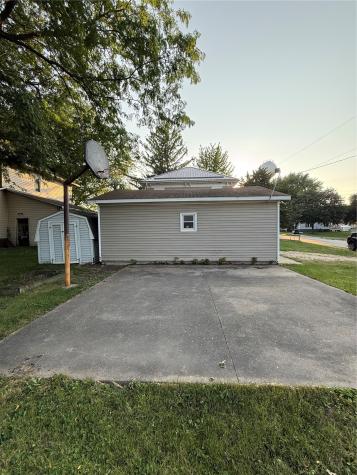 355 N 2nd Street Winthrop IA 50682