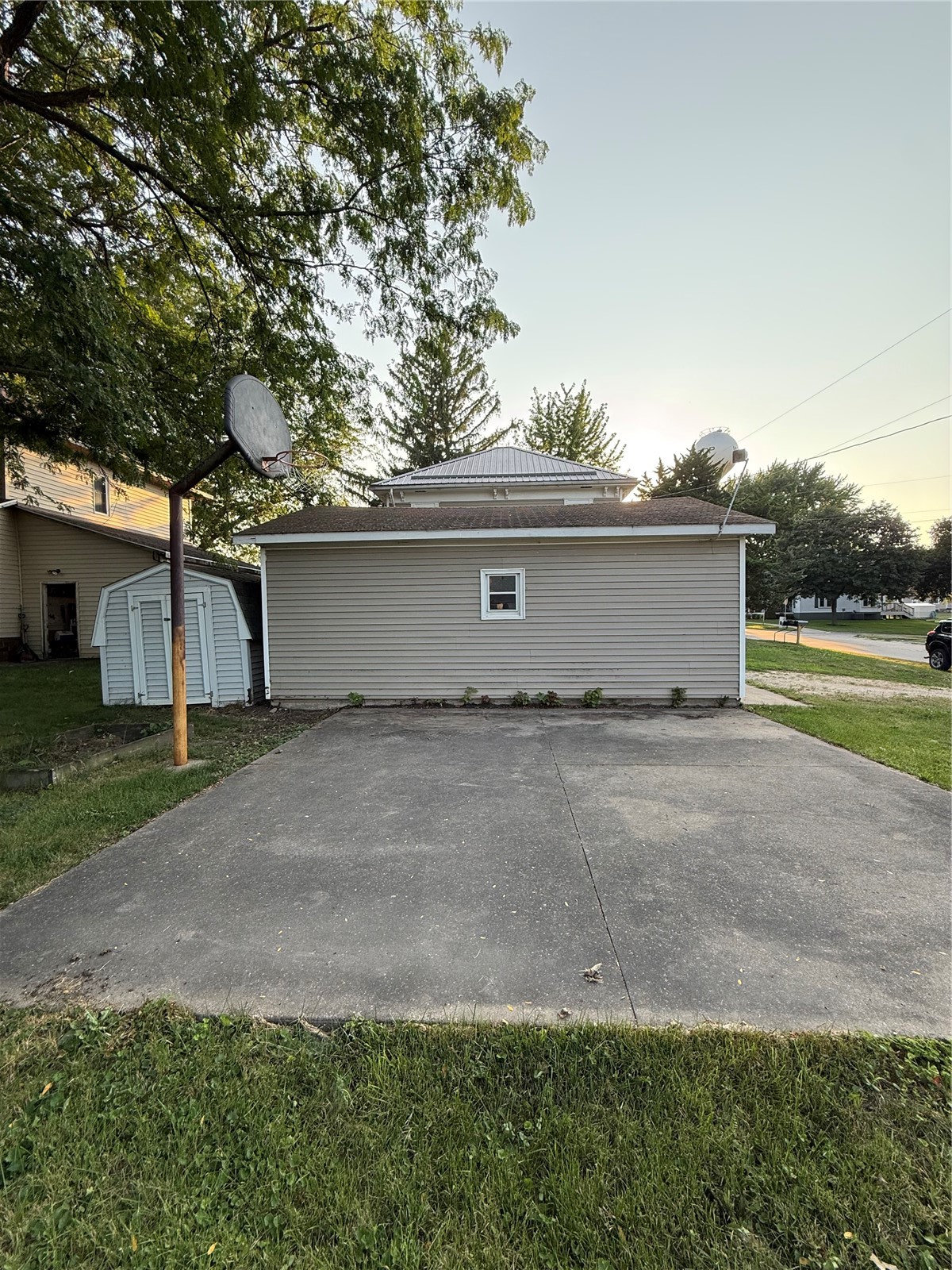 355 N 2nd Street Winthrop IA 50682