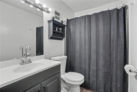 1701 Springdale Drive Clinton IA 52732