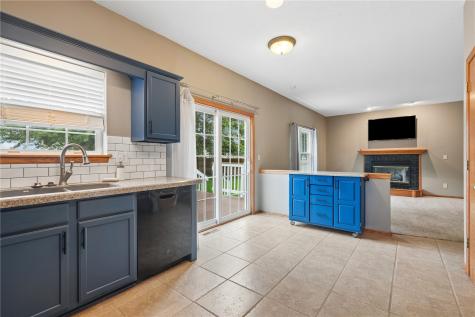 235 N 18th Avenue Hiawatha IA 52233