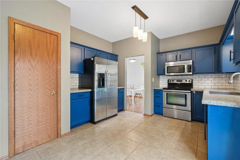 235 N 18th Avenue Hiawatha IA 52233