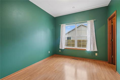 235 N 18th Avenue Hiawatha IA 52233