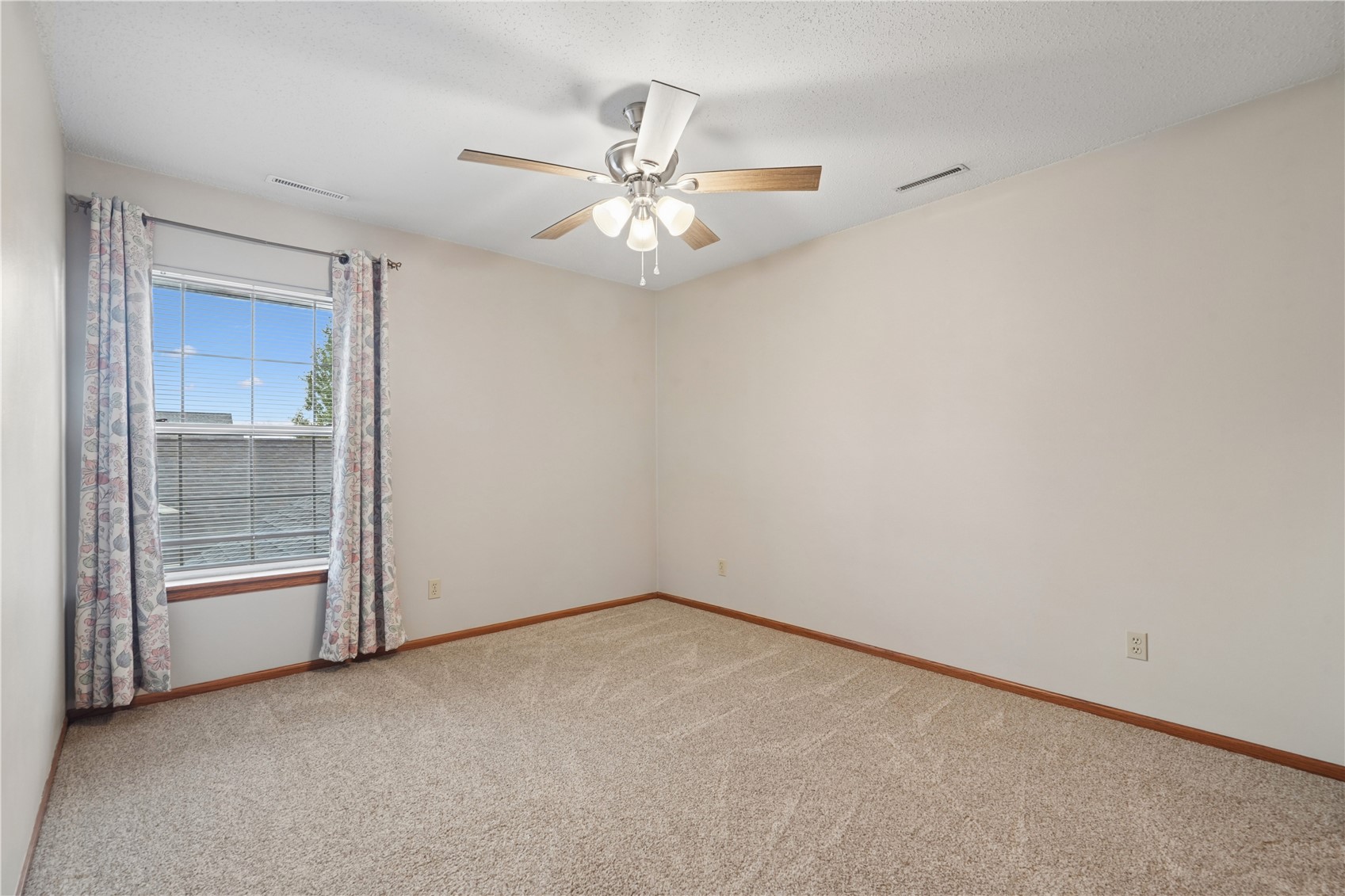 235 N 18th Avenue Hiawatha IA 52233