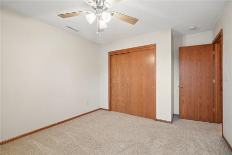 235 N 18th Avenue Hiawatha IA 52233