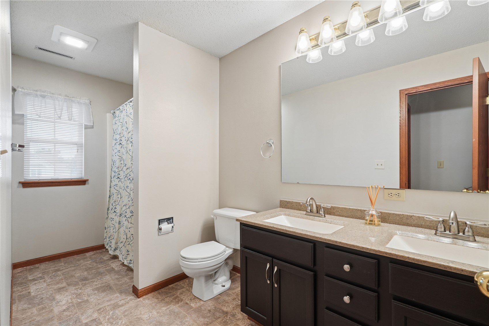 235 N 18th Avenue Hiawatha IA 52233