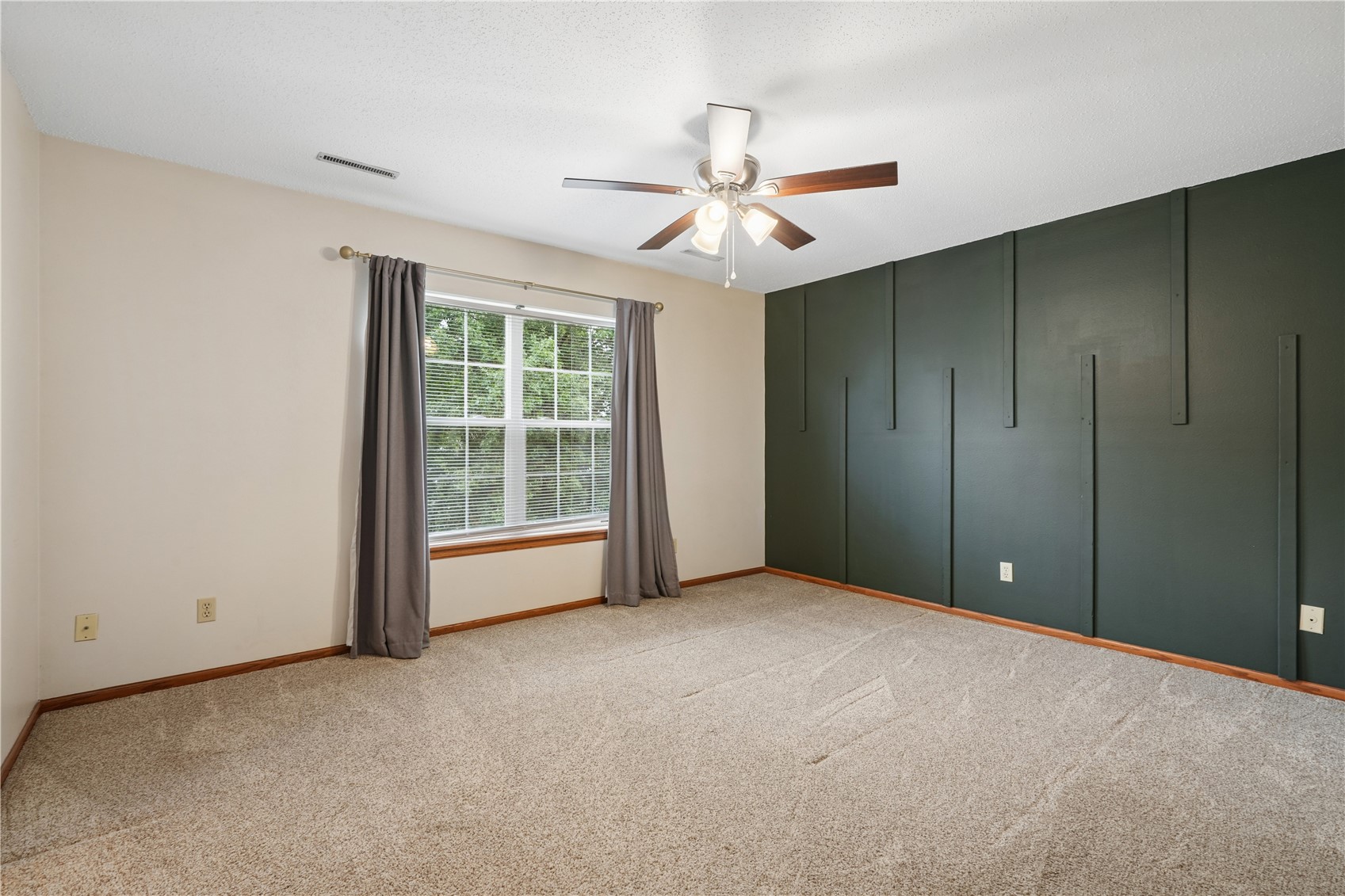 235 N 18th Avenue Hiawatha IA 52233