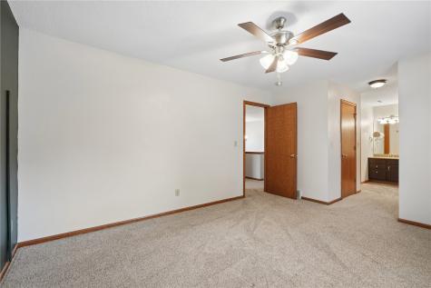 235 N 18th Avenue Hiawatha IA 52233