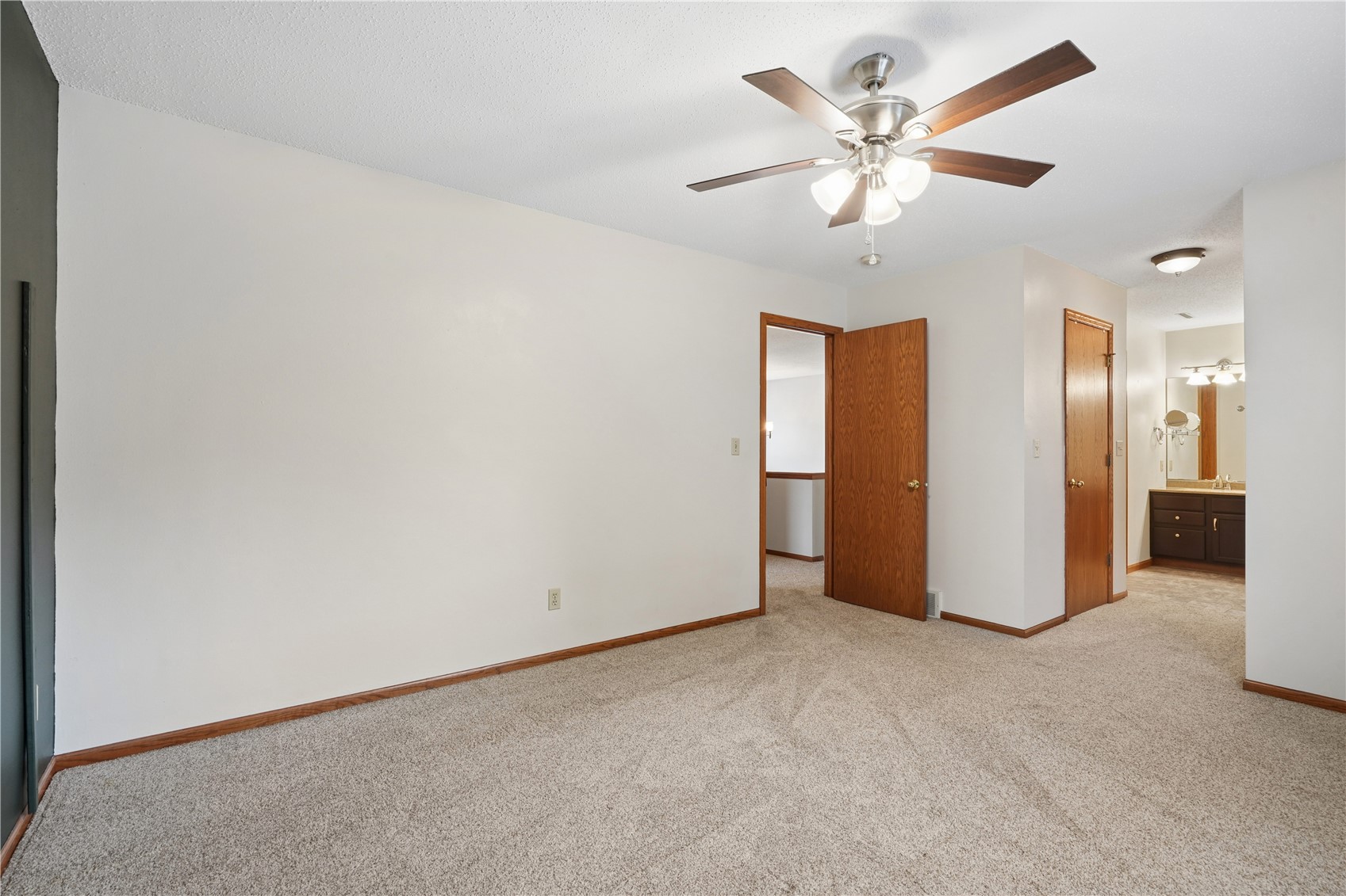 235 N 18th Avenue Hiawatha IA 52233
