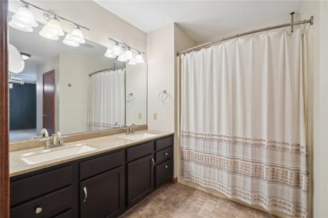 235 N 18th Avenue Hiawatha IA 52233