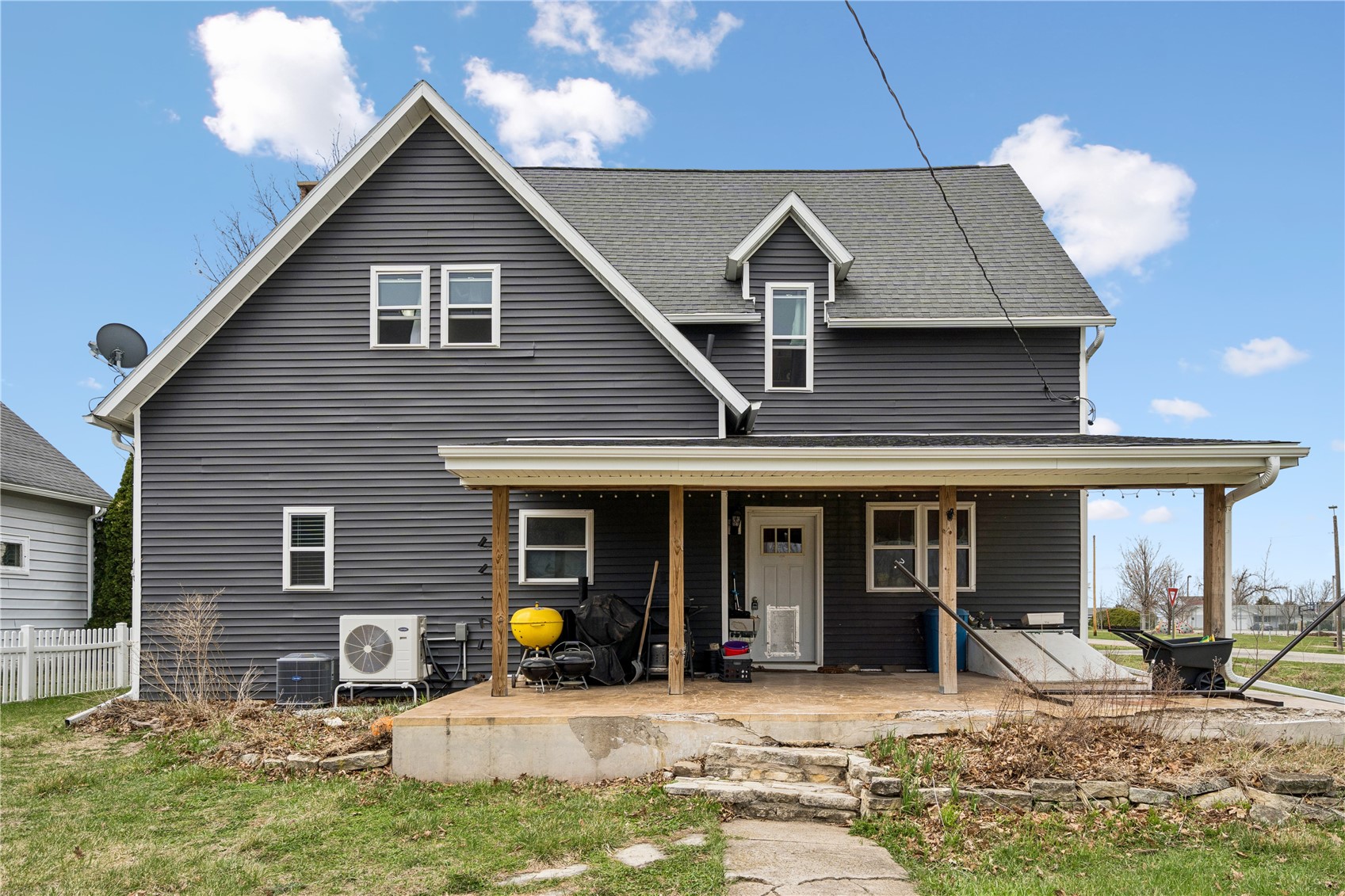 207 6th Street Van Horne IA 52346