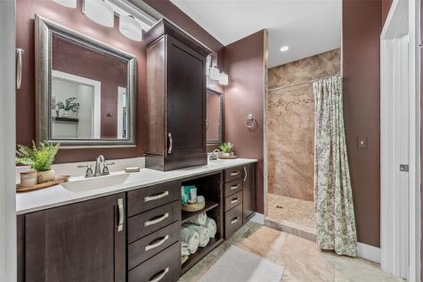 2414 Hallbrook Street SW Cedar Rapids IA 52404