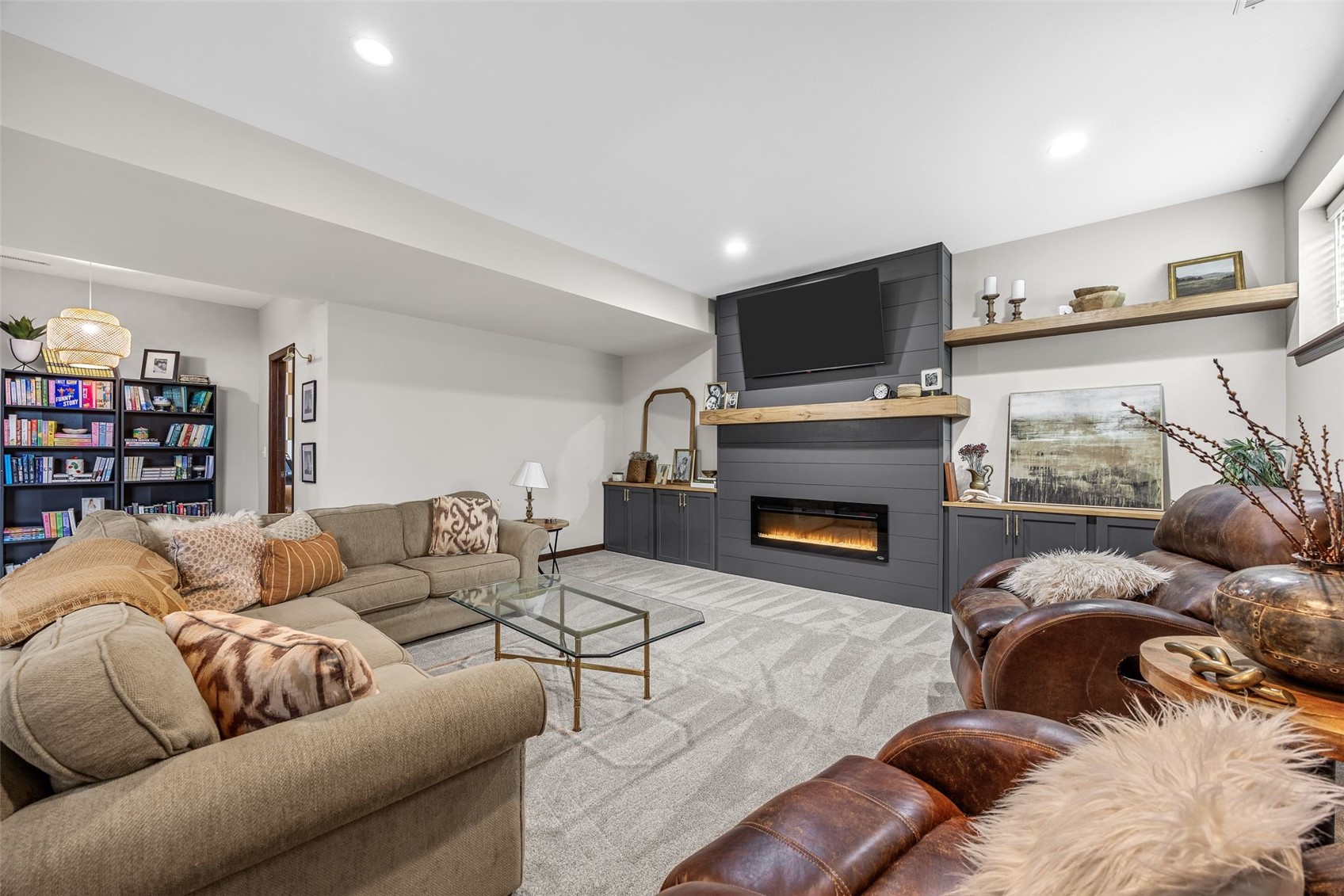 2414 Hallbrook Street SW Cedar Rapids IA 52404