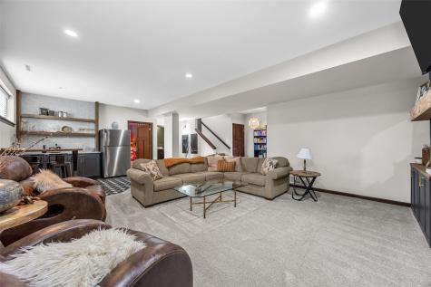 2414 Hallbrook Street SW Cedar Rapids IA 52404