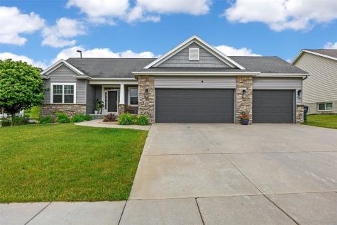 2414 Hallbrook Street SW Cedar Rapids IA 52404