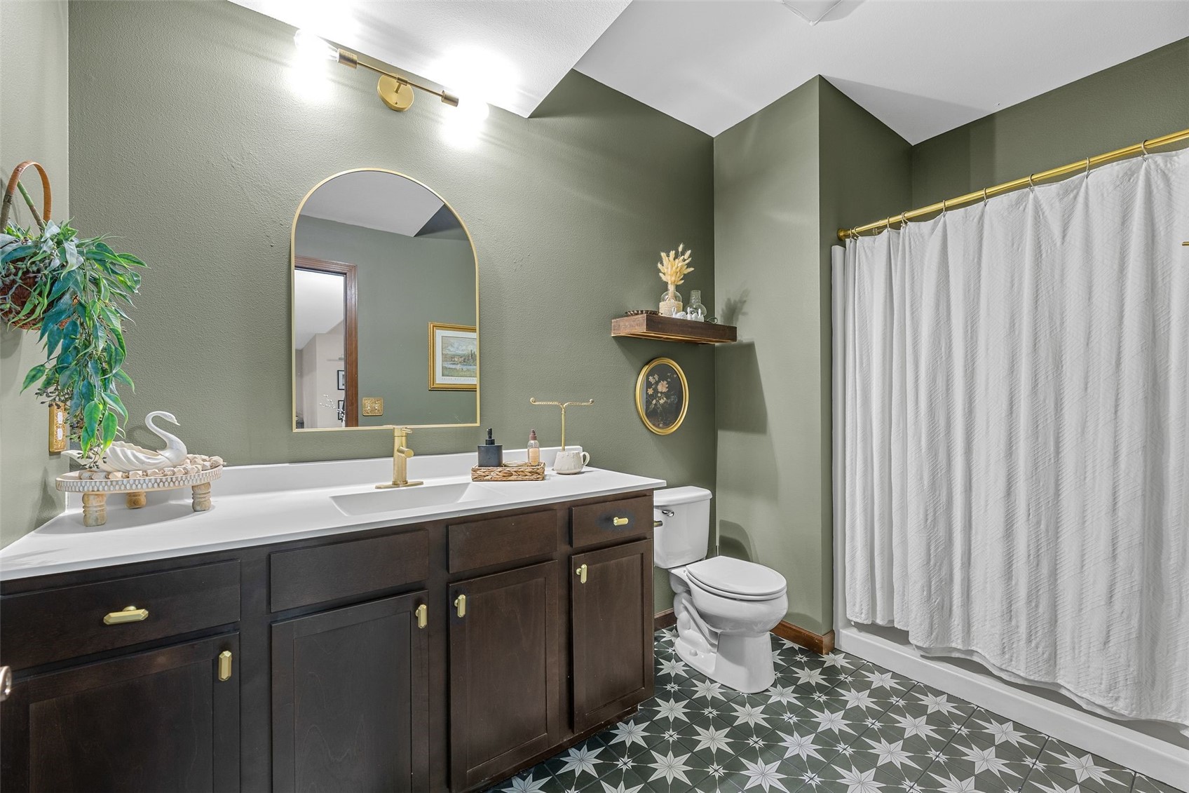 2414 Hallbrook Street SW Cedar Rapids IA 52404