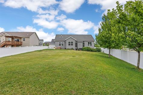2414 Hallbrook Street SW Cedar Rapids IA 52404