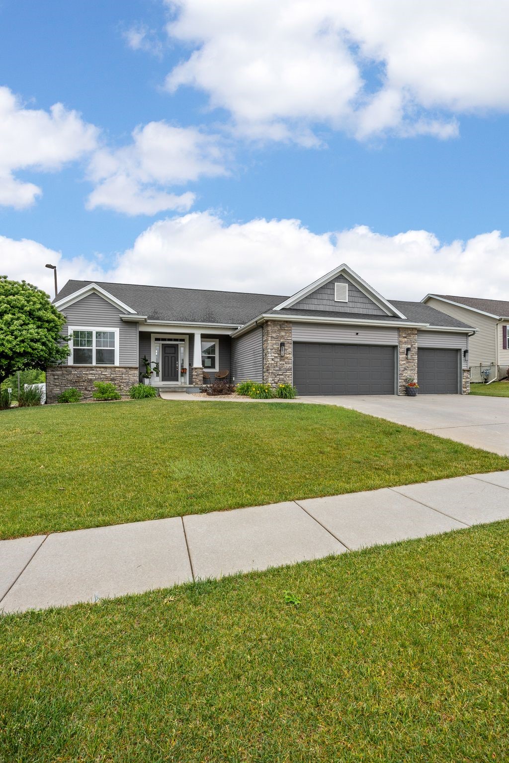 2414 Hallbrook Street SW Cedar Rapids IA 52404