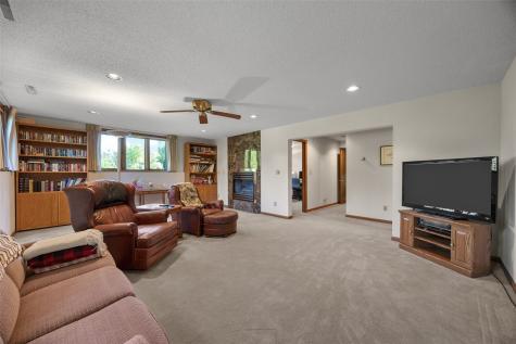 5810 Sanden Road NE Cedar Rapids IA 52411