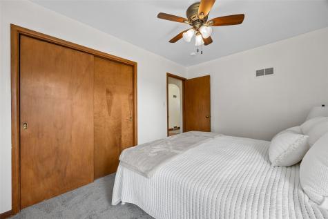 2414 Bowling Street SW Cedar Rapids IA 52404