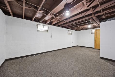 2414 Bowling Street SW Cedar Rapids IA 52404