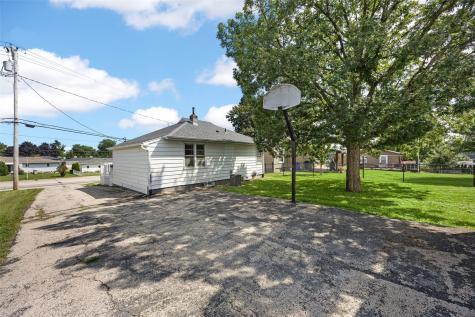 2414 Bowling Street SW Cedar Rapids IA 52404