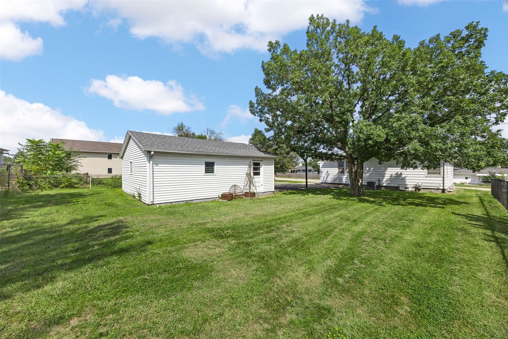 2414 Bowling Street SW Cedar Rapids IA 52404