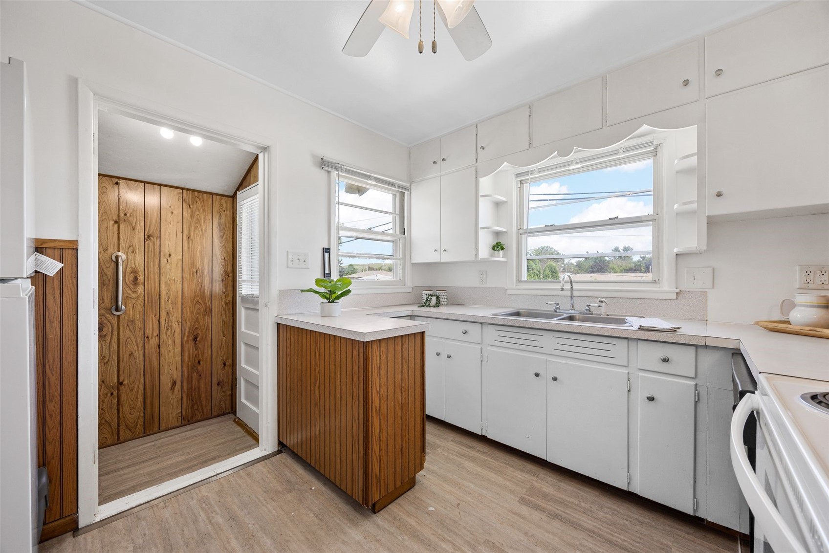 2414 Bowling Street SW Cedar Rapids IA 52404