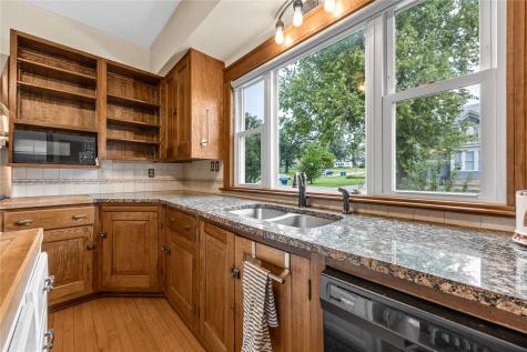 510 Broadway Street Springville IA 52336