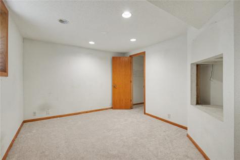 1010 Pawnee Drive NW Cedar Rapids IA 52405