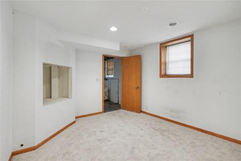 1010 Pawnee Drive NW Cedar Rapids IA 52405