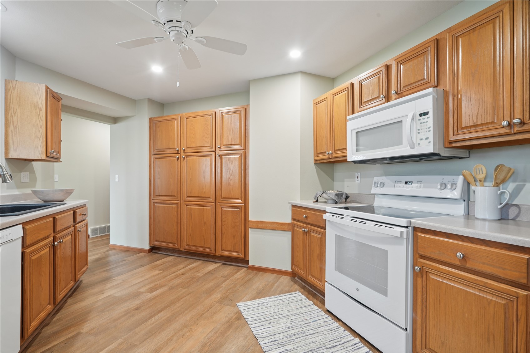 1208 Litchfield Dr Bldg C Hiawatha IA 52233