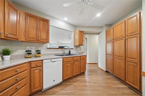 1208 Litchfield Dr Bldg C Hiawatha IA 52233