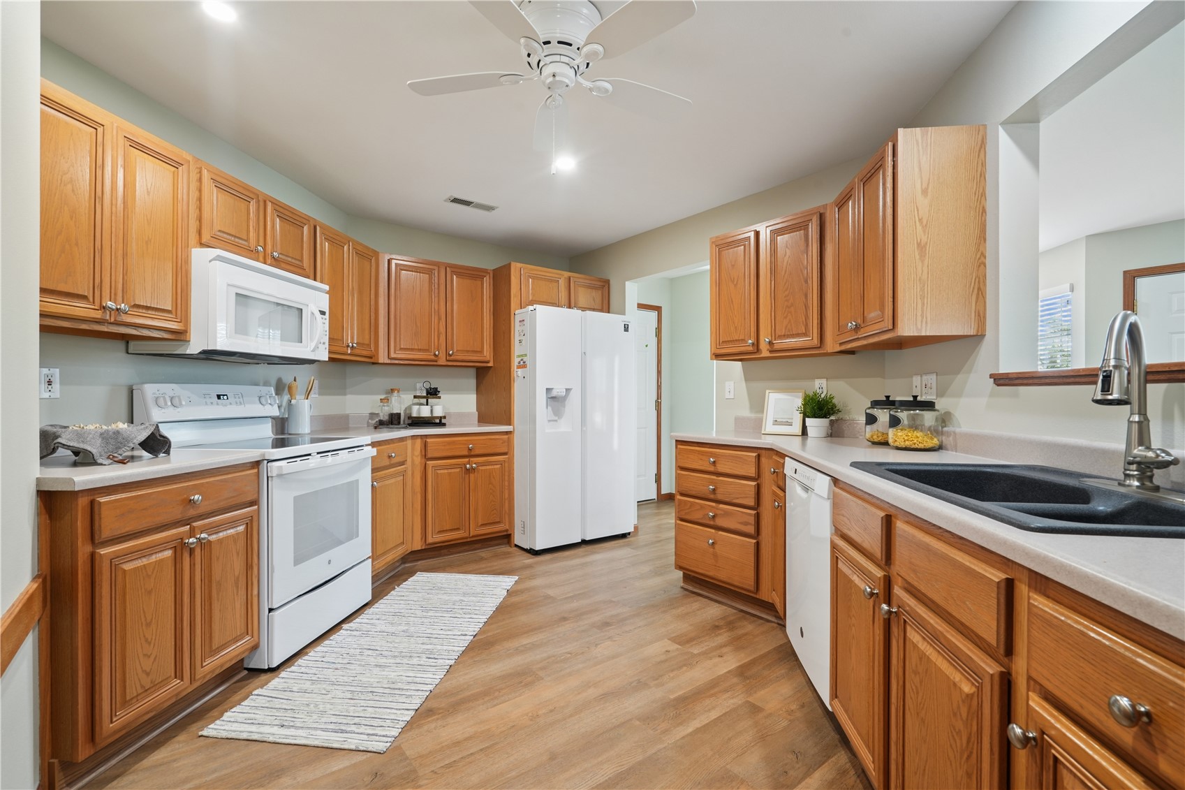 1208 Litchfield Dr Bldg C Hiawatha IA 52233