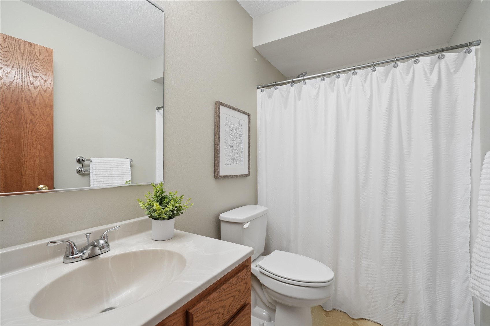 1208 Litchfield Dr Bldg C Hiawatha IA 52233