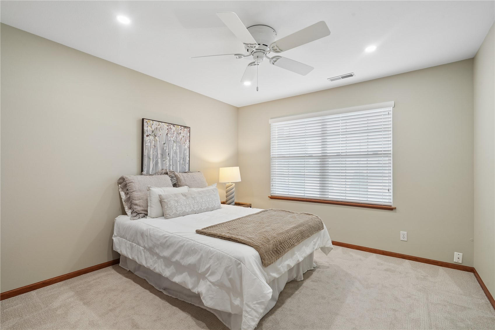 1208 Litchfield Dr Bldg C Hiawatha IA 52233