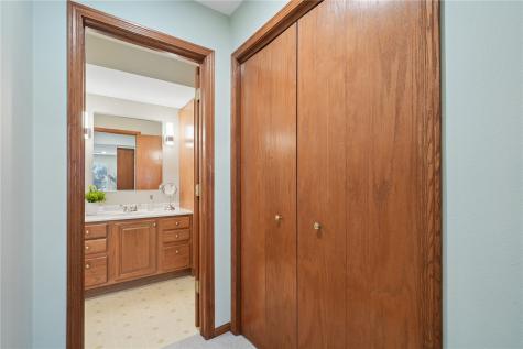 1208 Litchfield Dr Bldg C Hiawatha IA 52233
