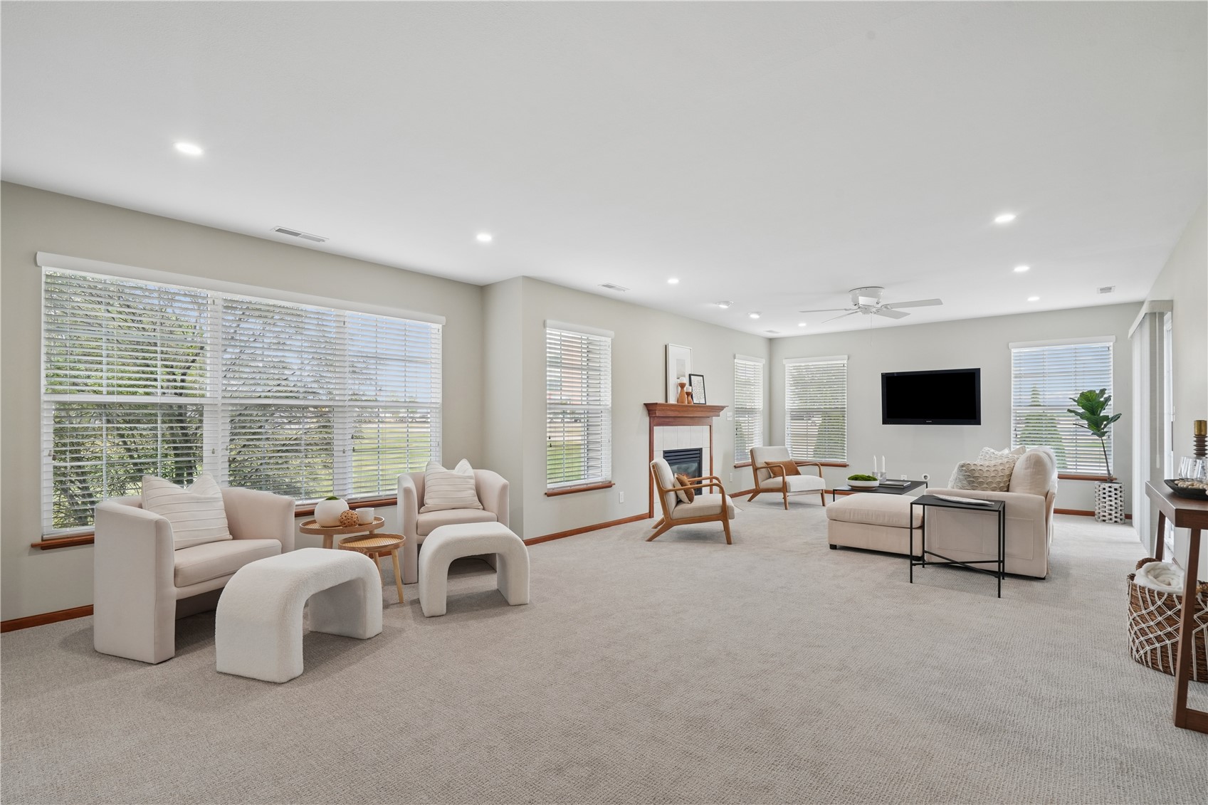 1208 Litchfield Dr Bldg C Hiawatha IA 52233