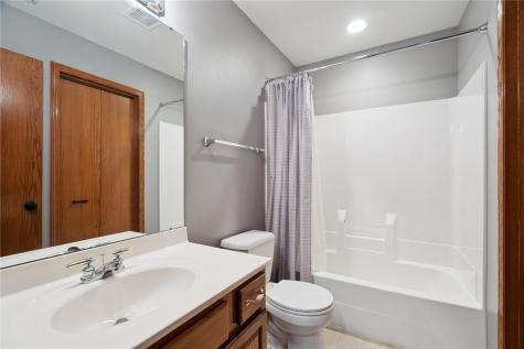 2385 Wolf Creek Trail Hiawatha IA 52233