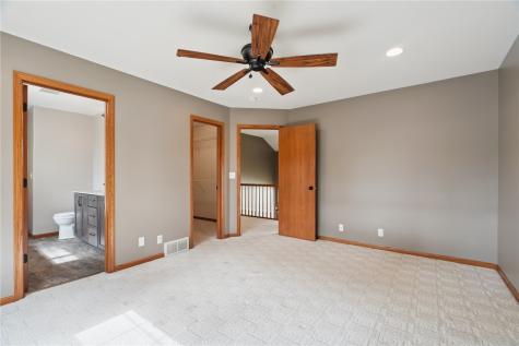 2385 Wolf Creek Trail Hiawatha IA 52233