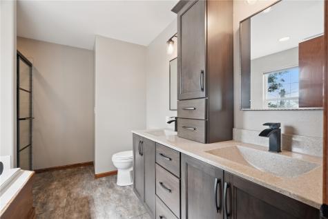 2385 Wolf Creek Trail Hiawatha IA 52233
